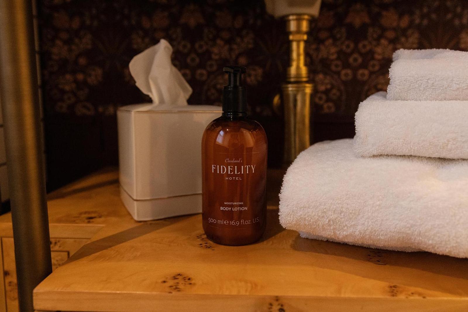Fidelity Hotel Кливланд Екстериор снимка