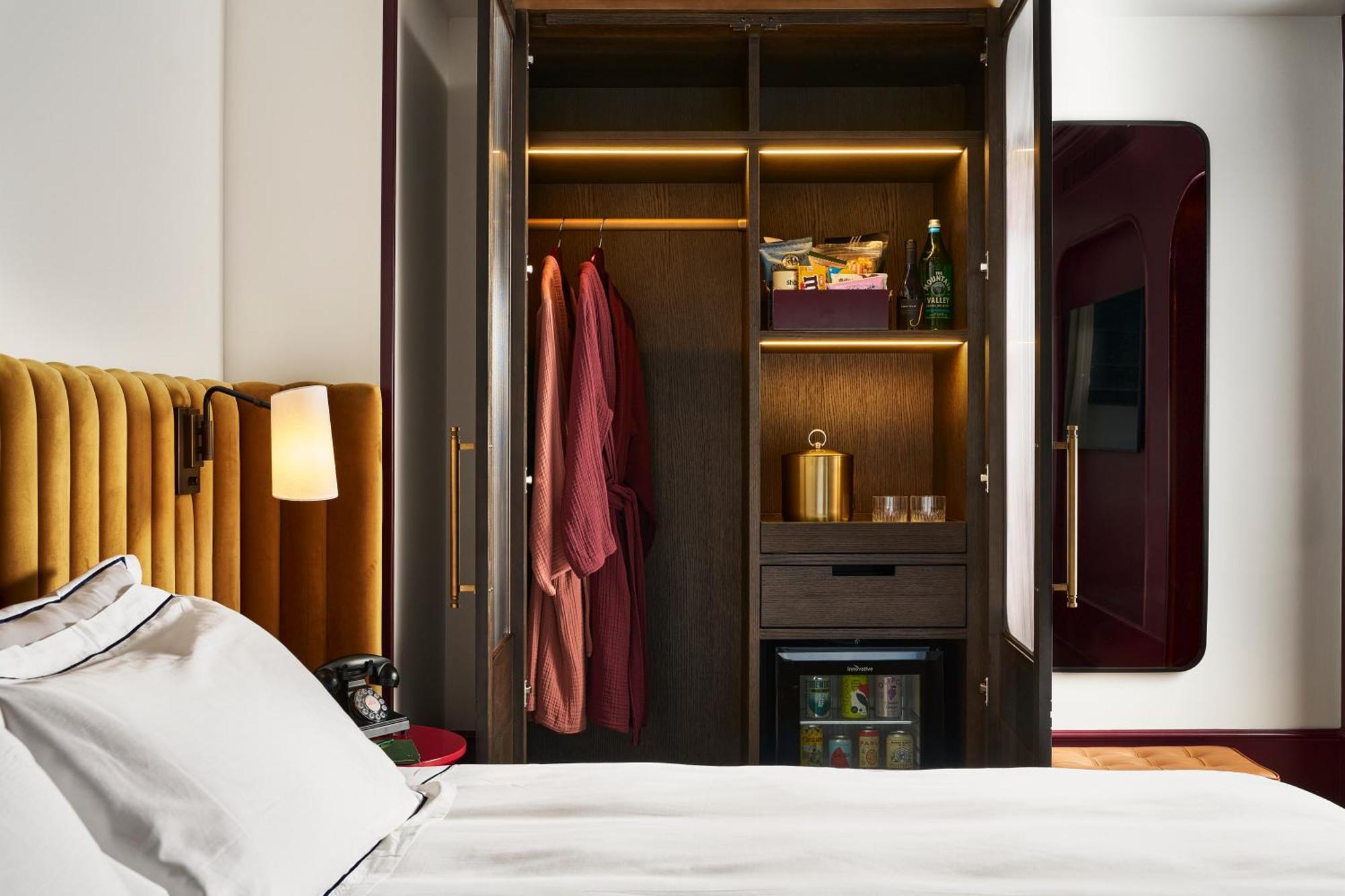 Fidelity Hotel Кливланд Екстериор снимка